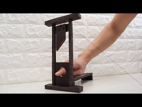圧倒的不審なギロチンチョコレート (バレンタイン)