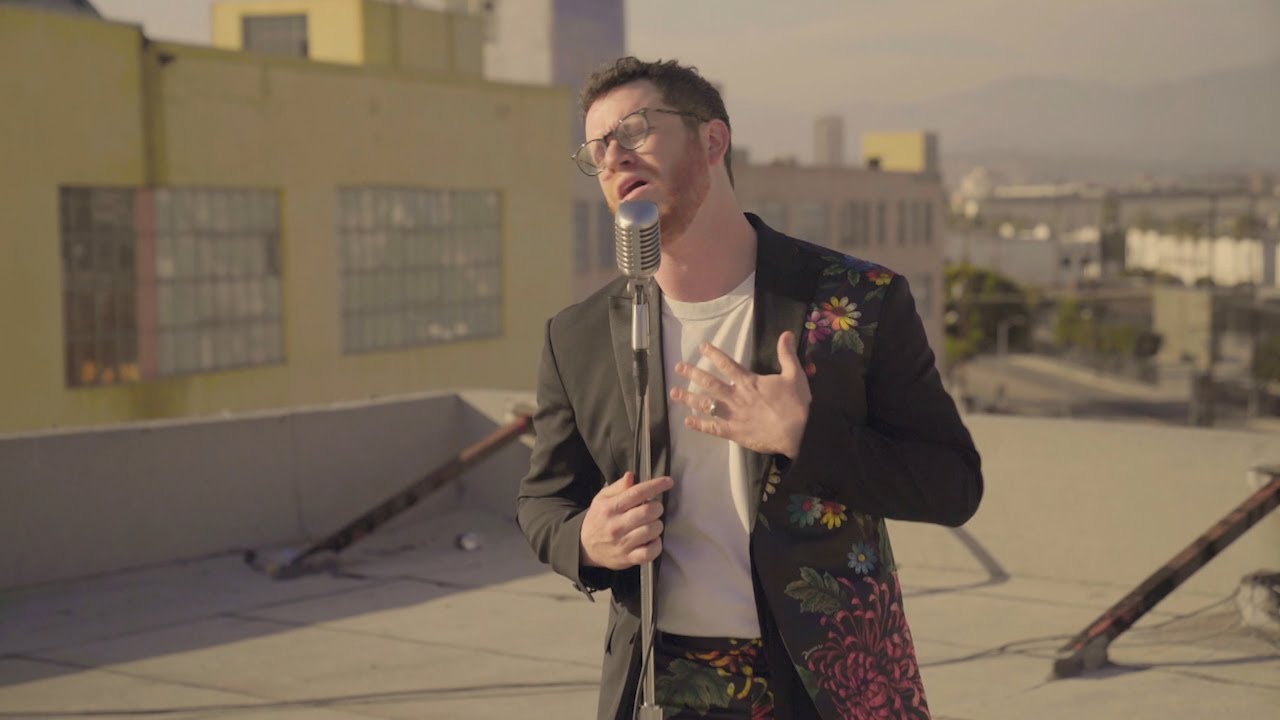 Sam Fischer Performs 'This City'