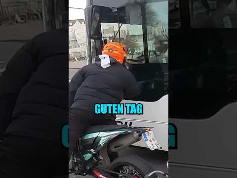 Durchsage an die Fahrgäste