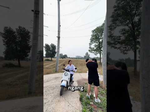 Đang khoá môi cũng không yên #haihuoc #giaitri #shorts