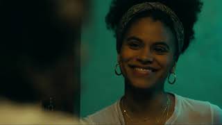 Sophie va al apartamento de Arthur (Joker, 2019). Castellano