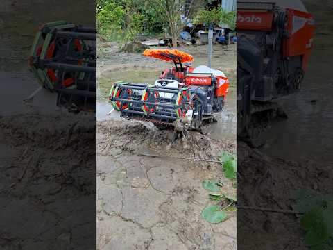 Máy Cắt Lúa Kubota DC 93