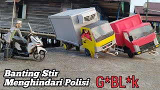 G*blok.. Polisi Berhenti di tengah jalan, Gara gara ini 2 Truk Box Terguling
