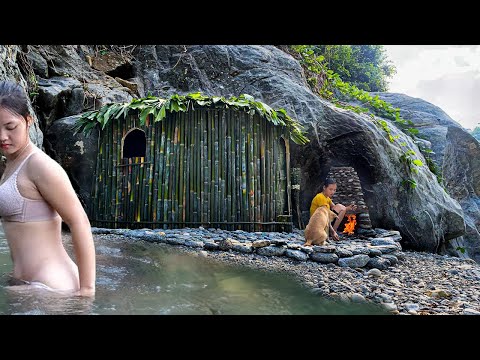 Build a sturdy bamboo shelter next to a big river - Bushcraft survival and catching fish