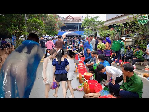 Chợ Phiên Cổ Kính Nhất Tây Bắc Bán Rất Nhiều Hàng Nóng