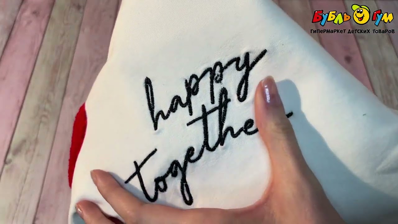 Толстовка Lanson Kids с принтом сердца и надписью курсивом белая - видео Толстовка Lanson Kids с принтом сердца и надписью курсивом белая - видео