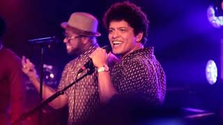 Bruno Mars - Runaway Baby (Live in Paris)