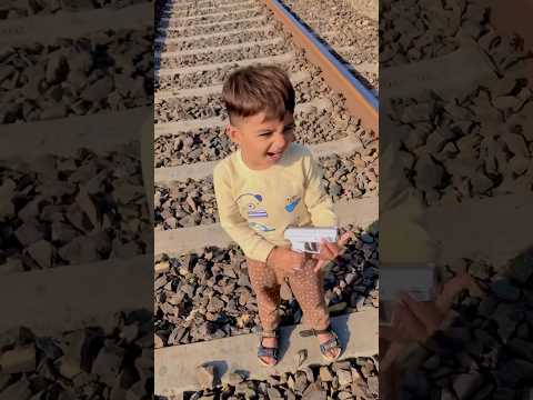Fast train or chota baby help pak army 🇵🇰🇵🇰Pakistan zindabad 🇵🇰💪🏻🇵🇰#shorts #pakistan