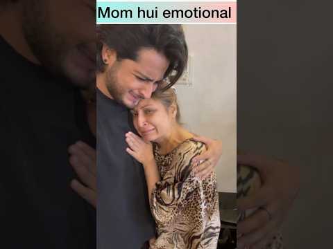 Mom hui emotional 😭😰 @UrvashiDholakia9  ❤️ #trendingshorts #youtubeshorts #viralvideo #emotional