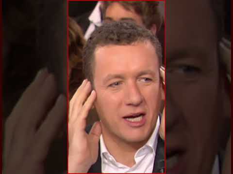 Dany Boon, mort de rire devant "le chien qui aboie de loin"... - Vivement Dimanche #shorts