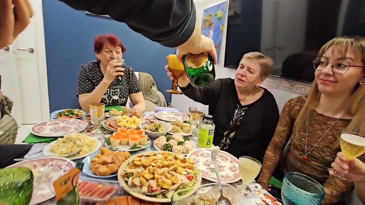 Гости За Столом! Мондоро Не Подошло! Надя Настоящая Хозяйка! День Рождения Мамы Самвела