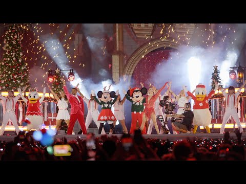 Behind the Scenes of The Wonderful World of Disney: Holiday Spectacular - Stream on Hulu and Disney+