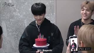 [SPOT KIDS : BLACK] Stray Kids 'Hyunjin'e Sürpriz Doğum Günü'