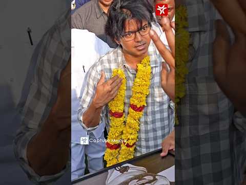 തന്റെ പടം കാണാൻ ഒരു കൊച്ചു കുട്ടിയെ പോലെ ഓടിവന്ന ദളപതിയെ കണ്ടോ #thalapathyvijay