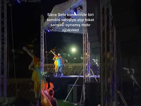 SEFO KONSERİNDE İZLEYİCİ SAHNEYE ATLAYIP TOKAT SARMASI OYNUYOR! 🤣😂 #shorts #sefo #viral #fyp