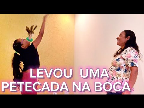 Levou uma petecada na boca