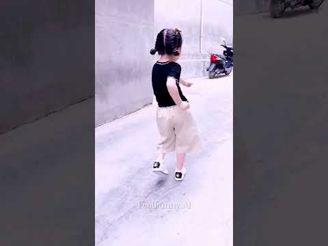 How is the girl dancing๐คฃ๐funny#funnyclips#comedy#funnyclip#baby#babyvideos#family#funnyvideos