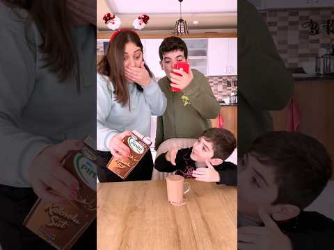Annem ve Abim Video izlemeye Daldı Çikolatalı Süt Bardaktan Taştı 😋🥛🥛🥛😱😳😣😝🤣#shorts #keşfet