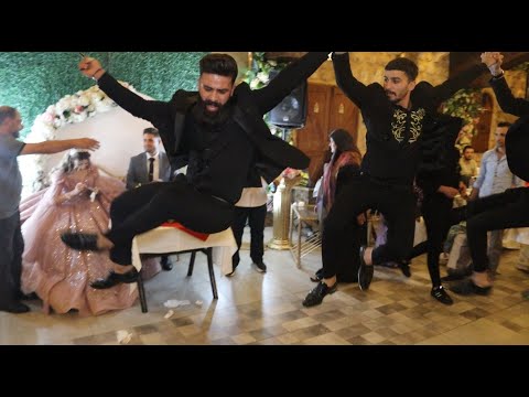 من قوة الدبكة ارتفعت عن الأرض (3) متار | لن تصدق ماذا حصل amazing lebanese dabke