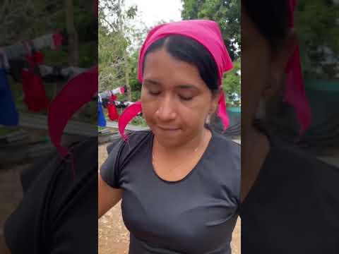 ¡Este niño no deja jugar a su hermanito!