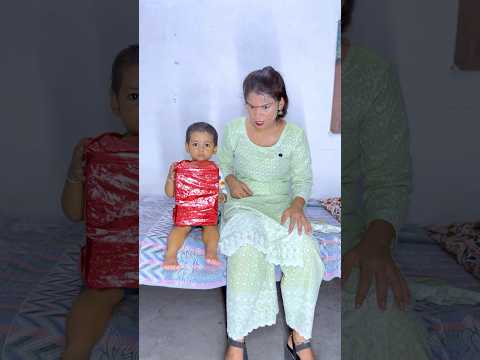 Devanshi ne sab ko gift diya 😲❤️ #shorts #ytshorts #foryou #gift #trending #viralvideo