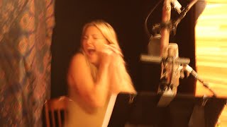 Kate Hudson - Christmas Must Be Tonight (Behind The Scenes)