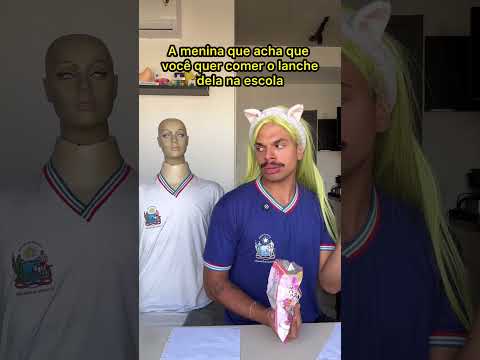 A menina que acha que você quer comer o lanche dela