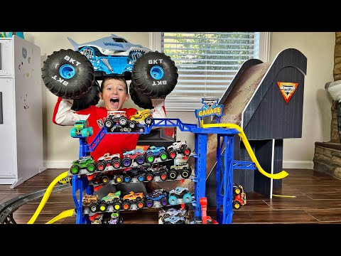 Monster Jam collection Garage playset and All terrain Mega Megalodon