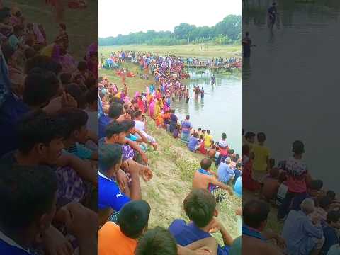 পুকুরে চারপাশে হাজার হাজার মানুষ তাকিয়ে দেখতেছে এমন ঘটনা যাতে আর কারো জীবনে না ঘটে।