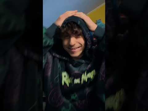 Giro un TikTok con il telefono di Favij