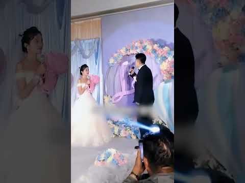 Tức nước vỡ bờ cô dâu cơi váy cưới bỏ đi trong hôn lễ