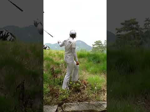 아이언? 웨지? 탈출 가능한 클럽 고민하는 정지효