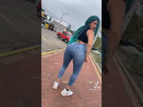 Hermana de Karol G bilando