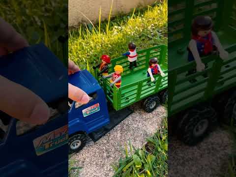 WORKERS ARRIVING AT THE FARM / TRABALHADORES CHEGANDO NA FAZENDA