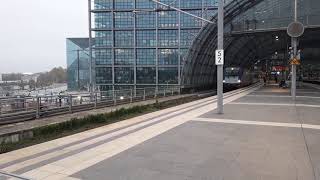 Ausfahrt eines Eurocitys der PKP Intercity nach Warszawą Wschódnia (Warschau Ost) in Berlin Hbf