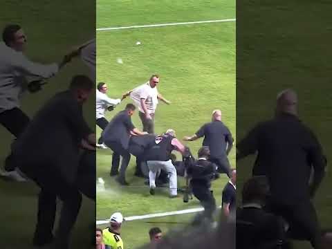 Fenerbahçe Başkanı Ali Koç'un sahaya girmesinin ardından yaşananlar