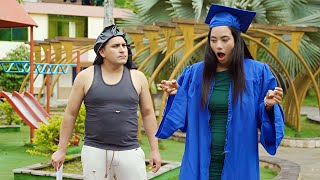 Hija rebelde niega a su padre y hace lo imposible para que no asista a su graduación