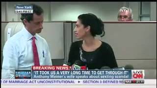 'Cubicle Guy' Photobombs Anthony Weiner's Press Conference