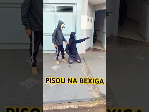 PISOU NA BEXIGA 🎈🤣 #shorts #humor #viralvideo