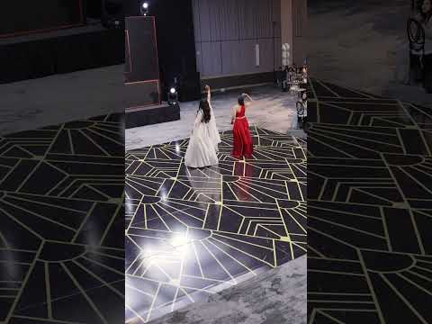 Heartwarming Moments as Father Dances with His Daughters at the Wedding!