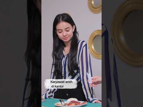 Karyawati aneh di kantor