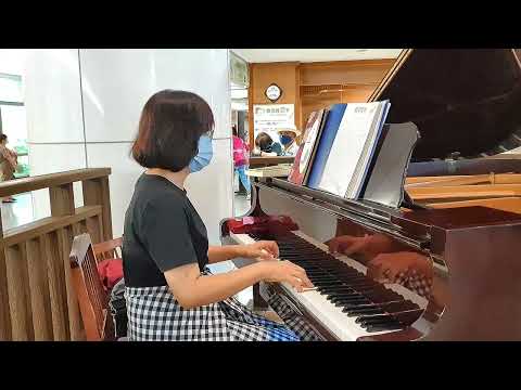 12~林宜臻老師2023年7月18日台中慈濟醫院大廳現場鋼琴演奏(丙)