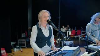 HS Rytmus z Novej Bošáce_Nenahlédaj do okénka (live)