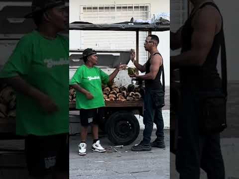 El vendedor de cocos regalón ( grabando con el bárbaro ) video completo