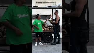 El vendedor de cocos regalón ( grabando con el bárbaro ) video completo