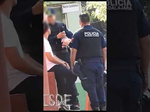 “Tomando” frente a policías #shorts