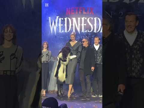 Jenna and Gwendoline share a cute moment in Sydney #wednesday #jenna #netflix #shorts #viralshorts