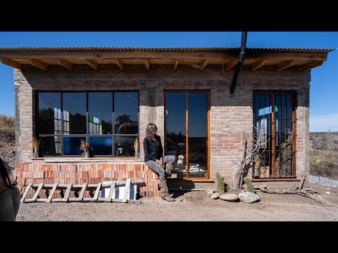 ELLA DEJÓ TODO PARA VIVIR COMO UNA ERMITAÑA EN LA NATURALEZA