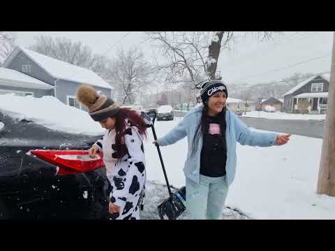 Primera nevada, con la vaca lola... 🤣😁 caidas chistosas 🤣🤣