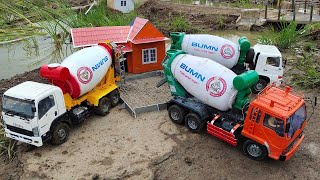 Mobil Truk Molen Cor Mixer Ngecor Jalan Desa, Fuso Hino Isuzu Giga, Mobil Beton Lewat Jalan Desa